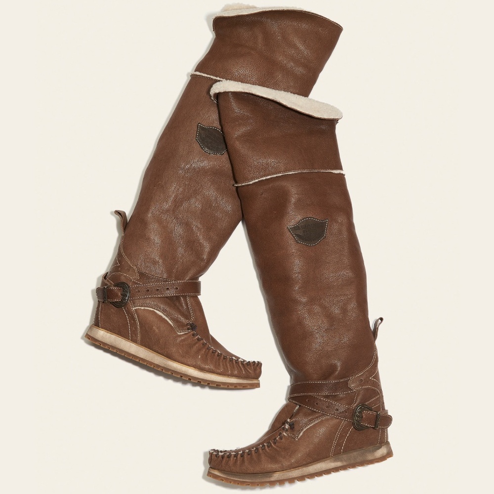 El Vaquero 'Badlander' Shearing Moccasin Boots